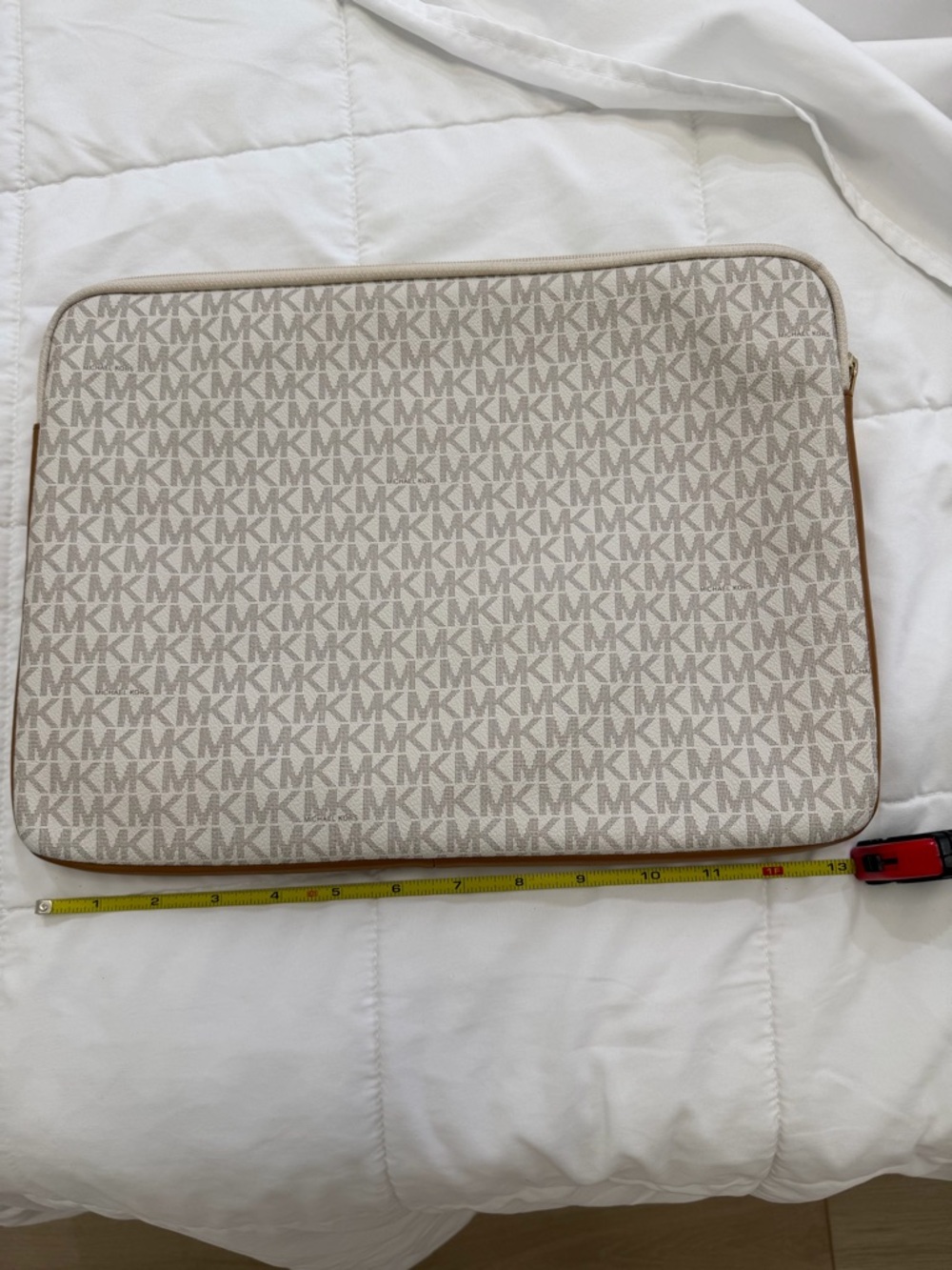 Michael Kors Beige/White MK Monogram Laptop Sleeve - Picture 3 of 6